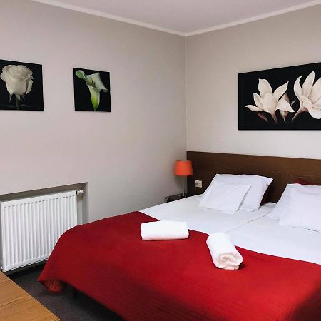 Aparthotel Astral à Raszyn Extérieur photo