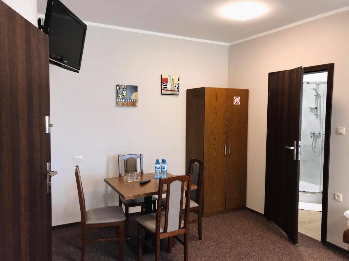 Aparthotel Astral à Raszyn Extérieur photo