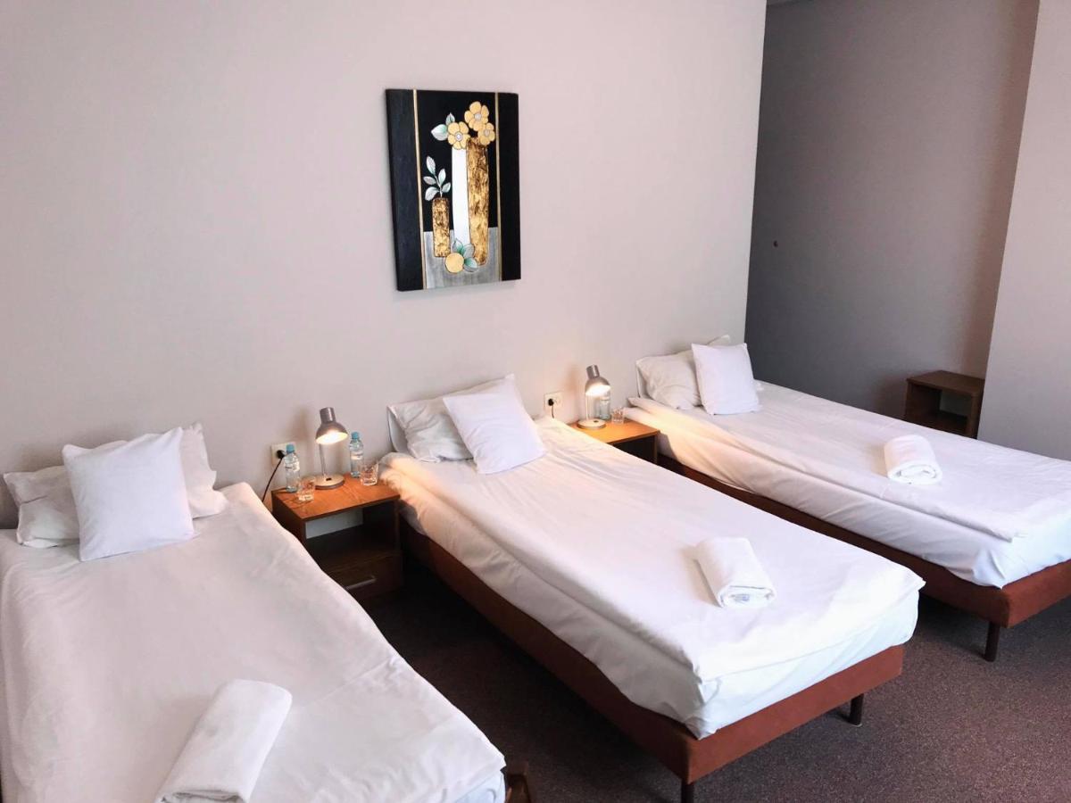 Aparthotel Astral à Raszyn Extérieur photo