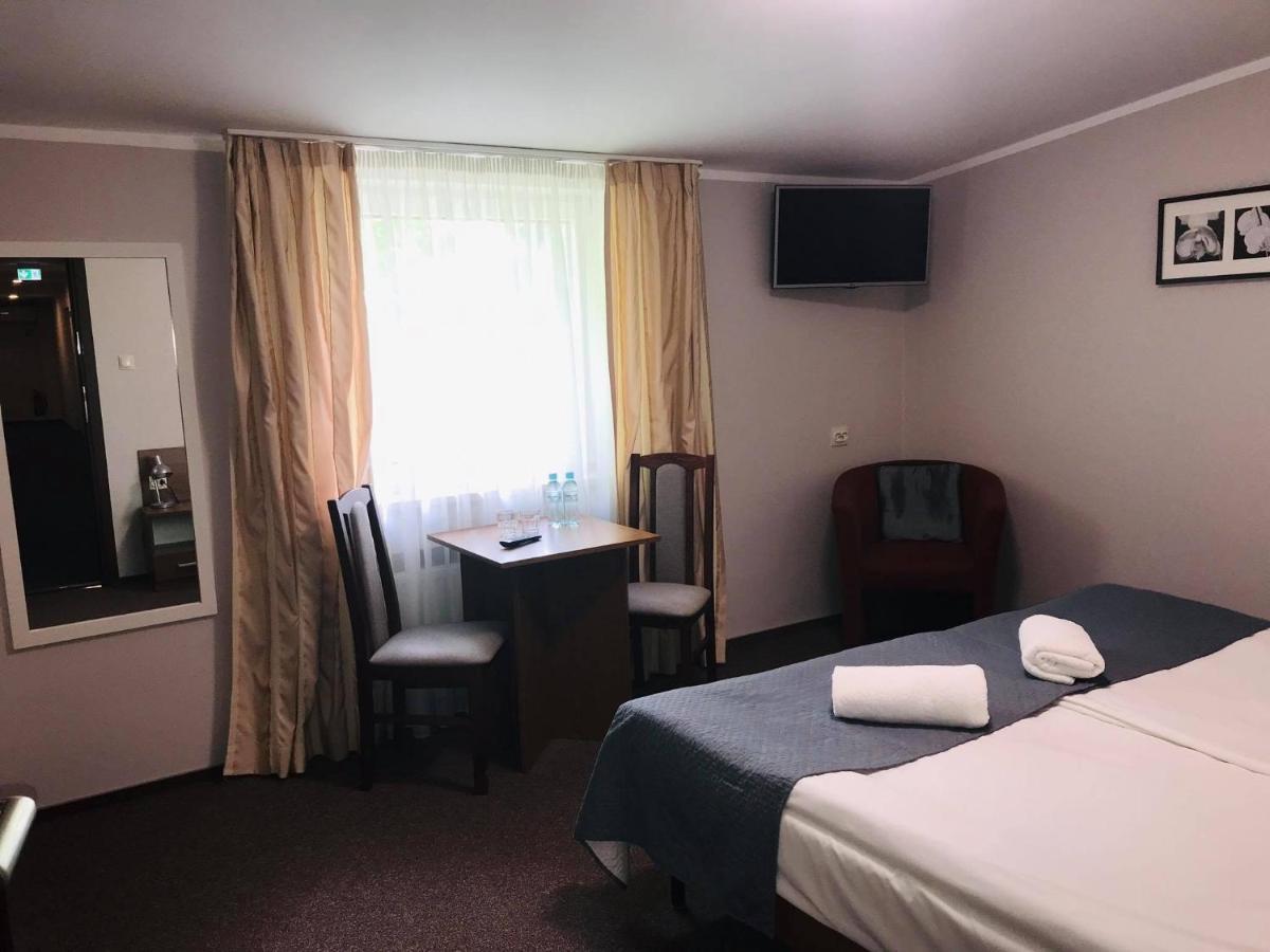 Aparthotel Astral à Raszyn Extérieur photo