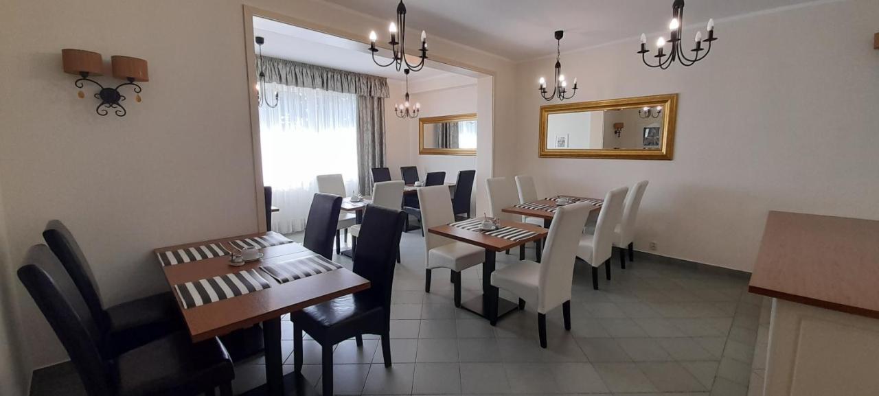 Aparthotel Astral à Raszyn Extérieur photo
