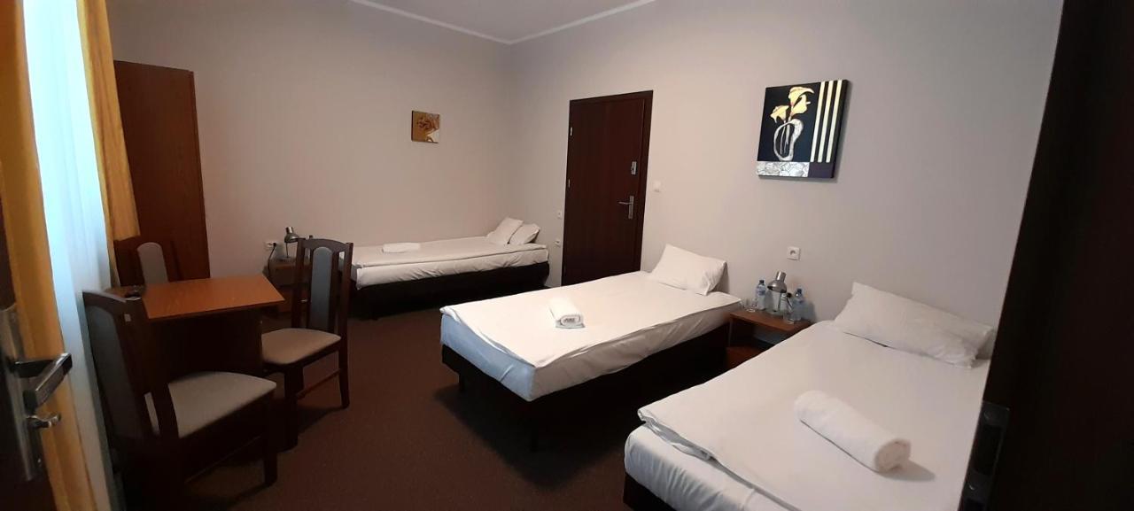 Aparthotel Astral à Raszyn Extérieur photo