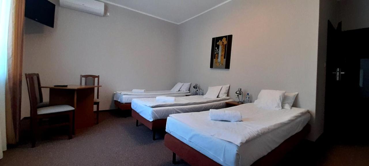 Aparthotel Astral à Raszyn Extérieur photo