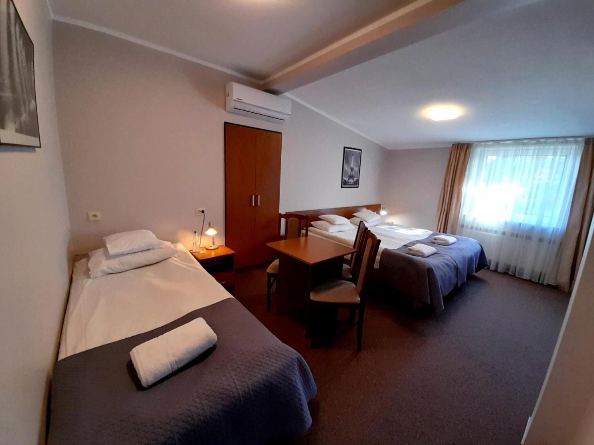 Aparthotel Astral à Raszyn Extérieur photo