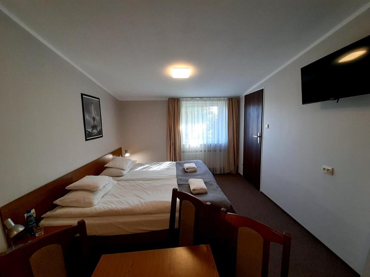 Aparthotel Astral à Raszyn Extérieur photo
