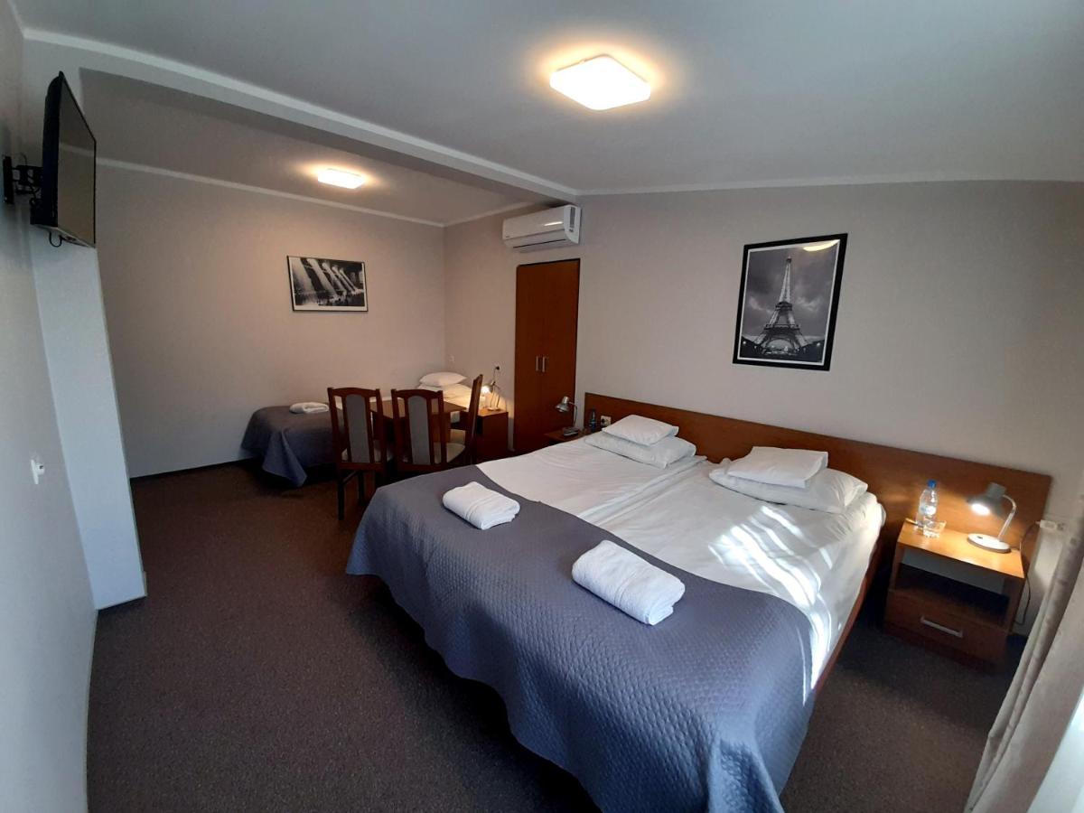 Aparthotel Astral à Raszyn Extérieur photo